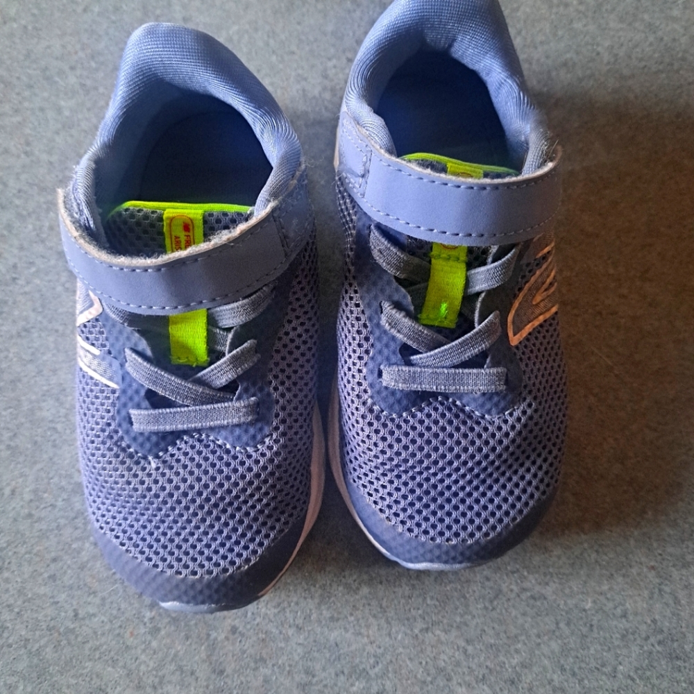 New Balance 7w toddler shoes